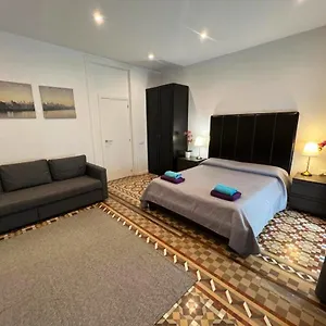 Rooms On Balmes Отель типа 